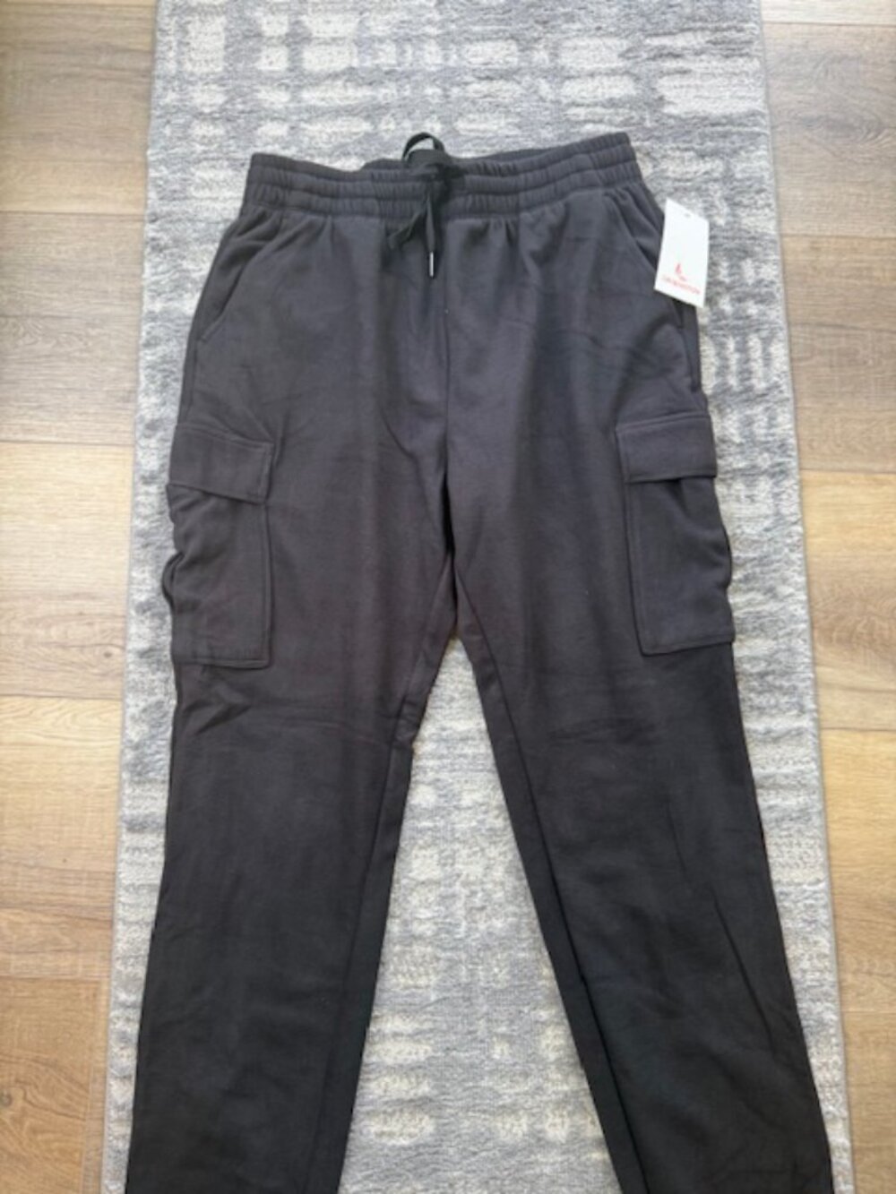 NEW Leapstride Black Fleece Cargo Joggers Women M Smoke Free Pet Free Home